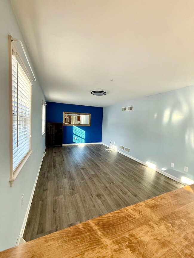 Building Photo - 115 Fleetline St