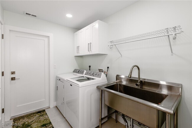 Building Photo - 3511 17th Ave SW