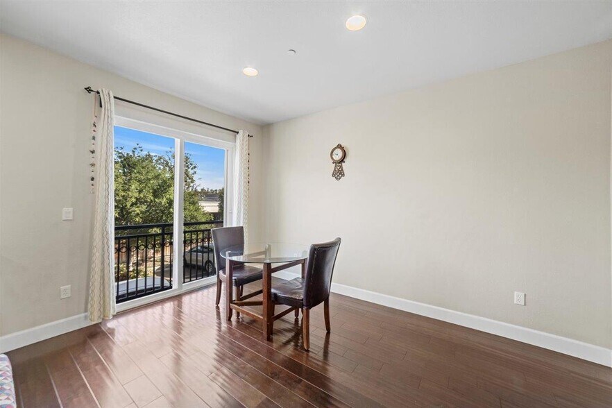 Building Photo - 353 Esfahan Ct