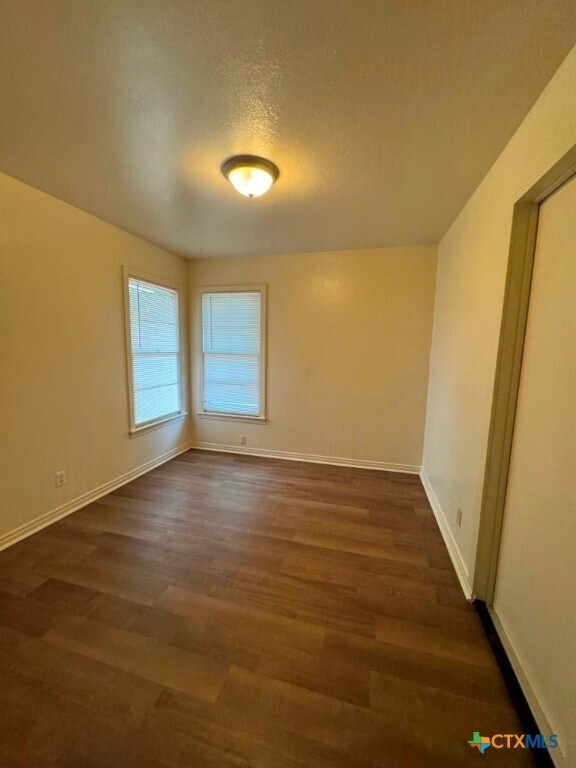 Building Photo - 1109 Estelle Ave