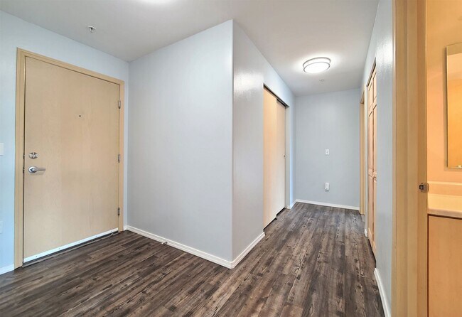 Building Photo - Everett Condo at Nautica Soundview 2 bed/2...
