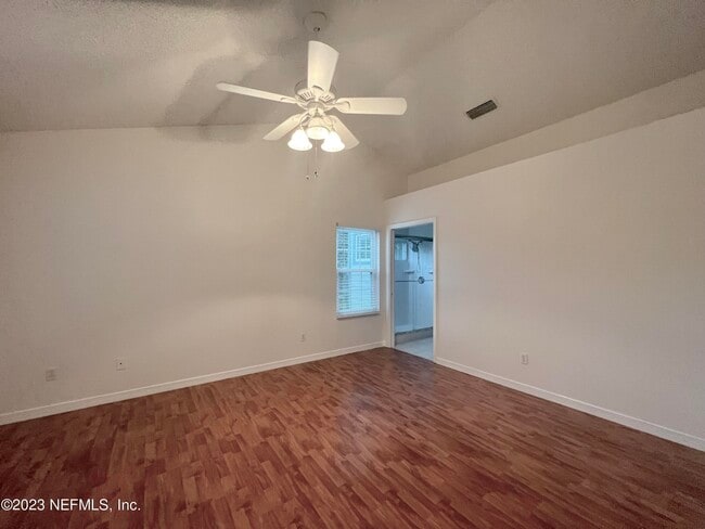Building Photo - 108 N Lake Cir