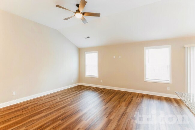 Building Photo - 341 Green Hills Dr