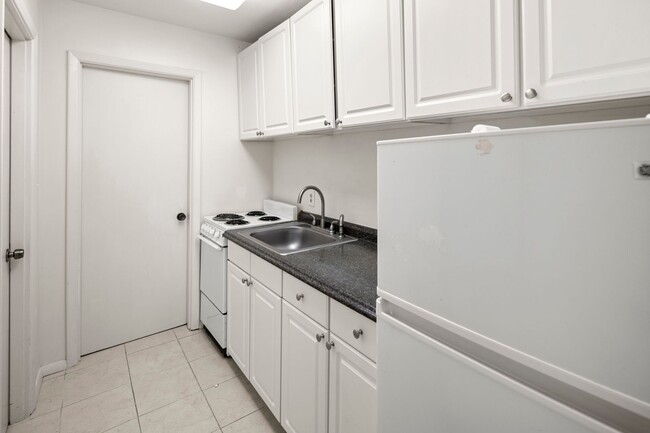 Building Photo - Duplex in Grove Park