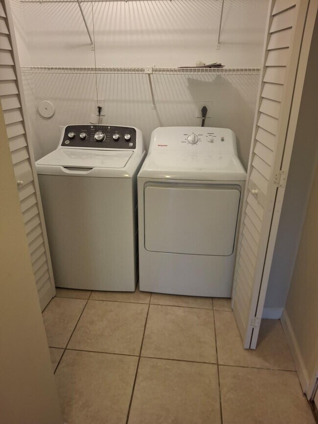 Building Photo - 3222 Coral Lake Ln