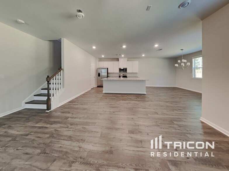 Building Photo - 156 Chapelcrest Ln