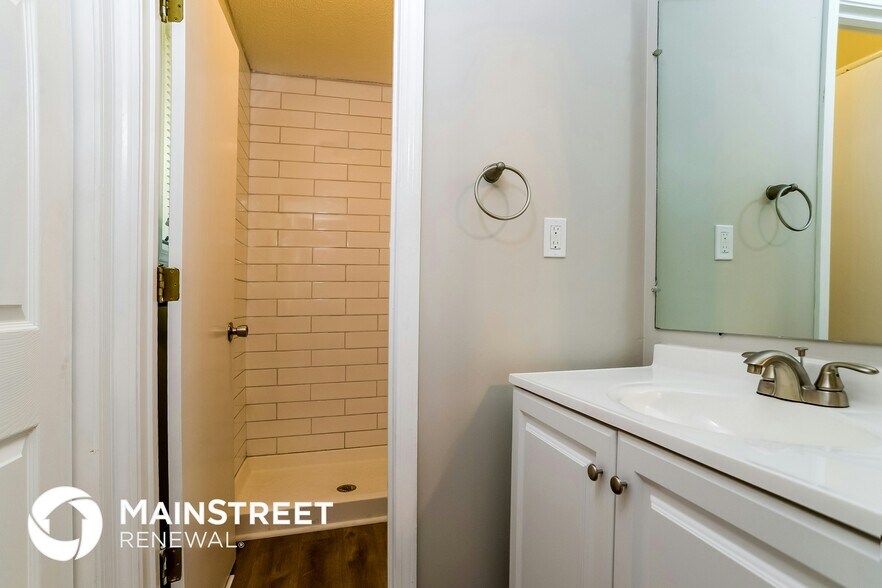 Building Photo - 410 NW 72 Terrace