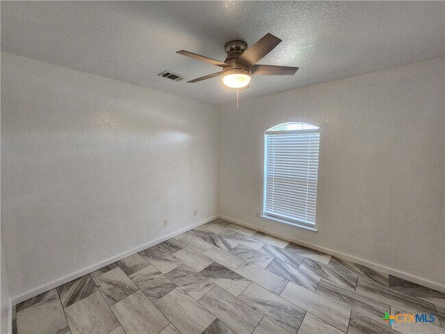 Building Photo - 4302 Neta Dr