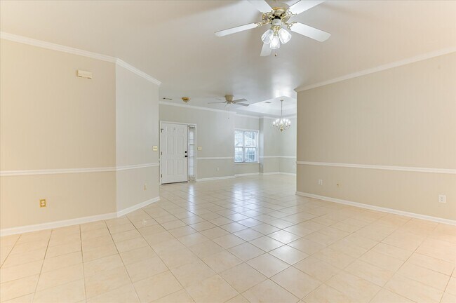 Building Photo - 2937 Hillcreek Dr