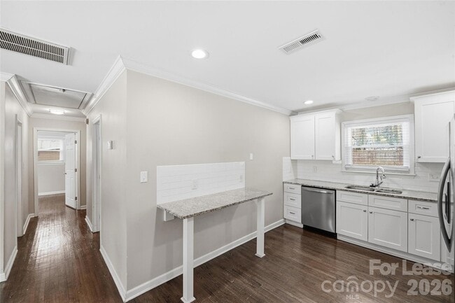 Building Photo - 2521 Dora Dr