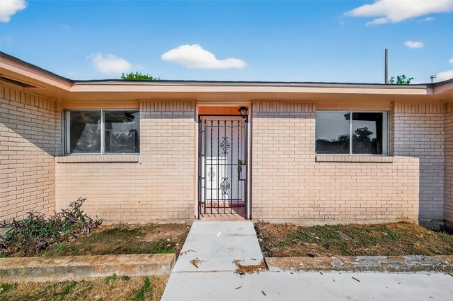 Building Photo - 5126 Denoron Dr