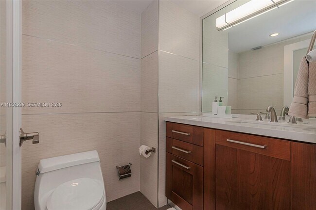 Building Photo - 2301 Collins Ave