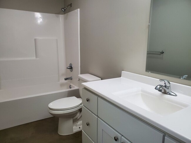 Building Photo - 3 Bedroom, 1 Bath House