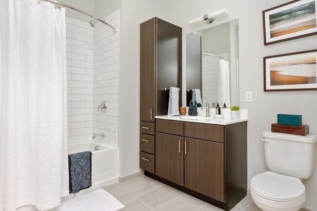 Building Photo - 10 Central St