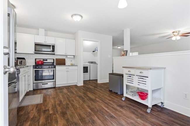 Building Photo - 3947 Carriage Park Row