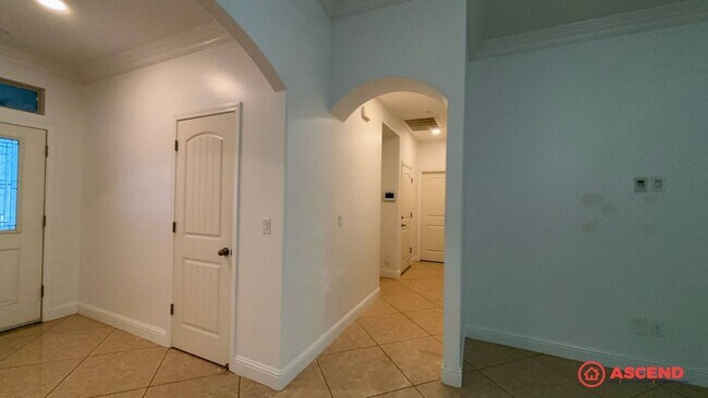 Building Photo - 4-Bedroom Home in Gossamer Grove!