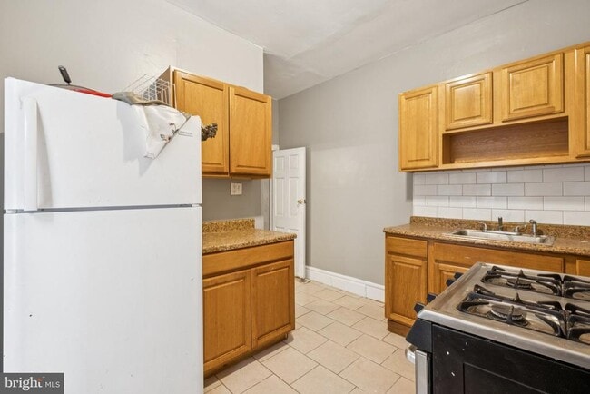 Building Photo - 518 N Wanamaker St