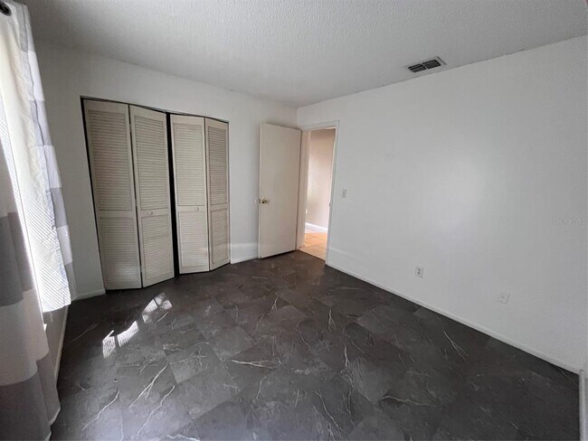 Building Photo - 214 Bluefield Ave
