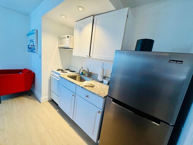 Building Photo - 6801 Sunset Way