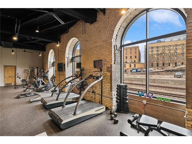 Building Photo - 404 N Washington Ave