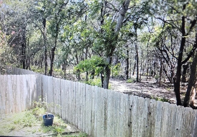 Building Photo - 12021 Shady Springs Rd