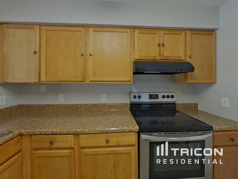Building Photo - 641 Heraldo Ct