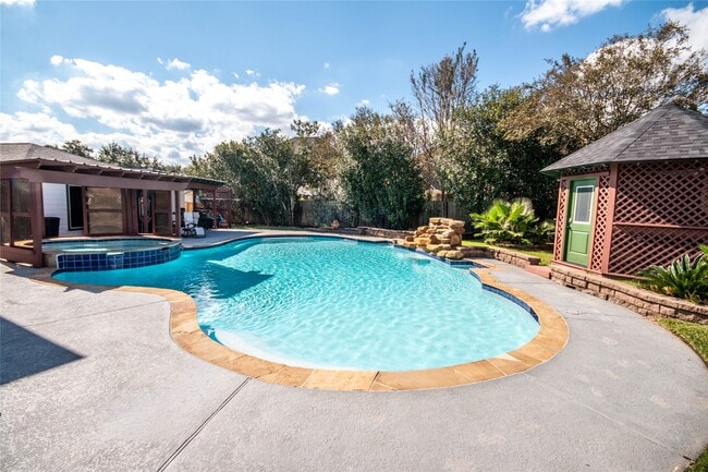 Building Photo - 5810 Parkdale Ct
