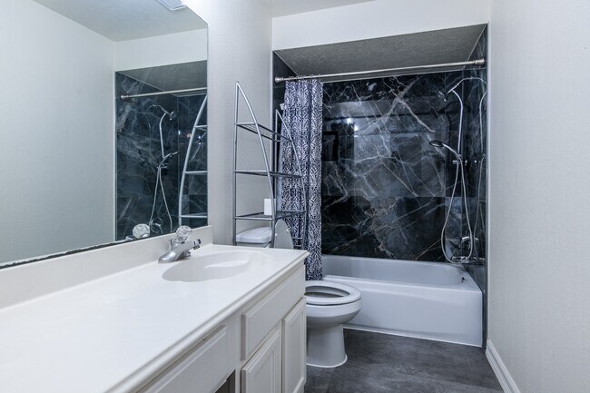 Building Photo - 6218 Summerville Ln