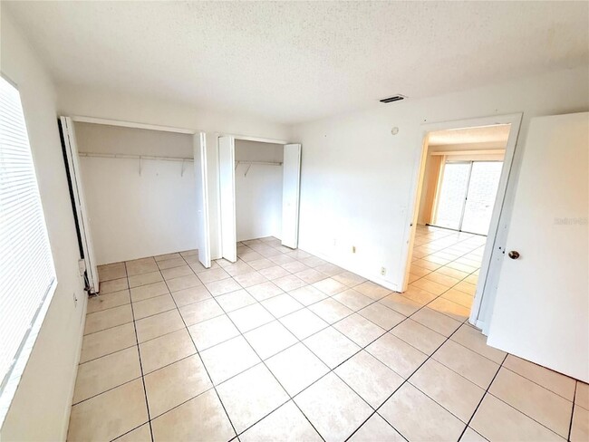 Building Photo - 3249 Bloomingdale Villas Ct