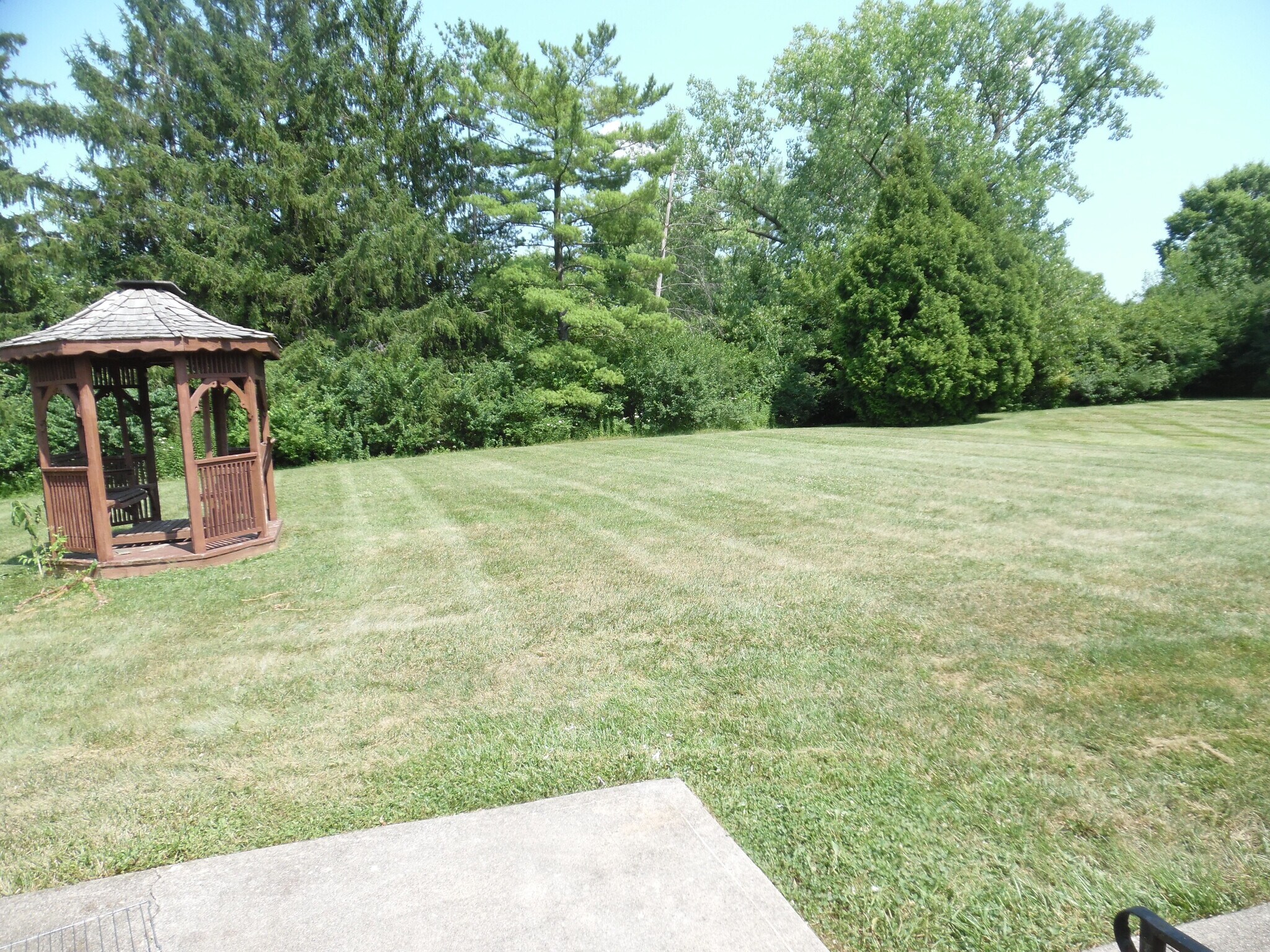 Building Photo - 8760 Ashbrook Dr