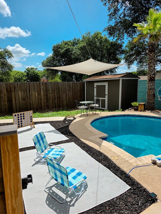 Building Photo - 4305 Temple Hill