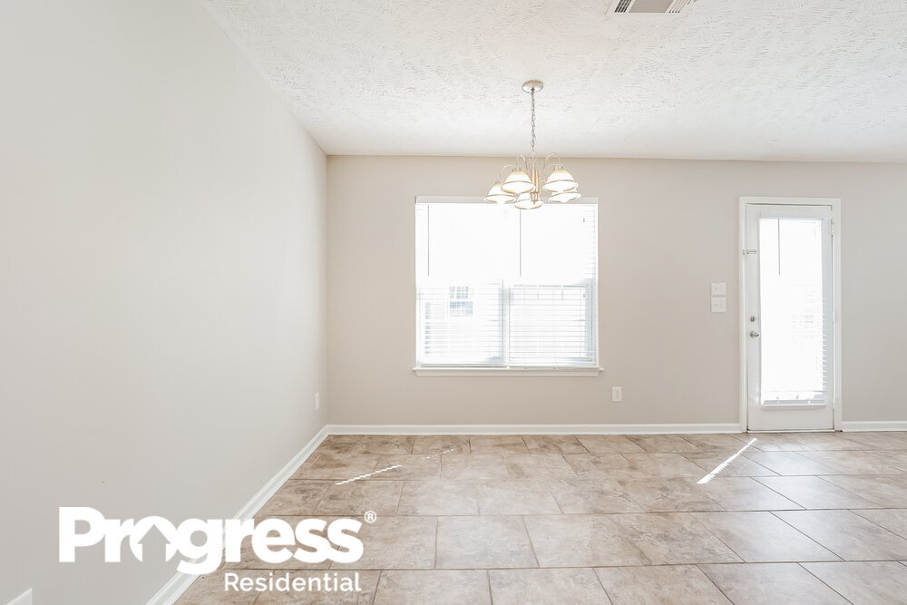 Building Photo - 300 Sarna Dr