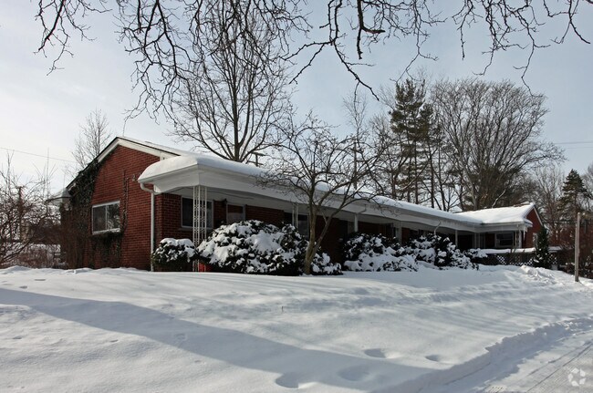 Building Photo - 229-239 Hutton St
