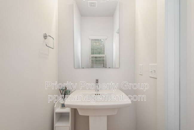 Building Photo - 5048 York Park Ln