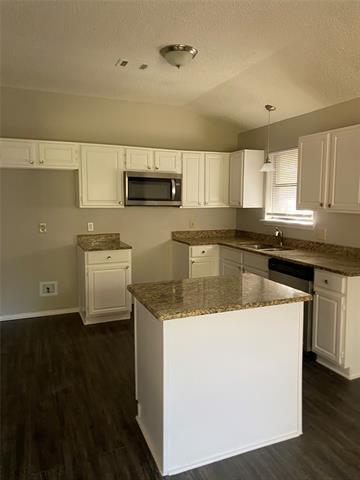 Building Photo - 822 Collins Blvd