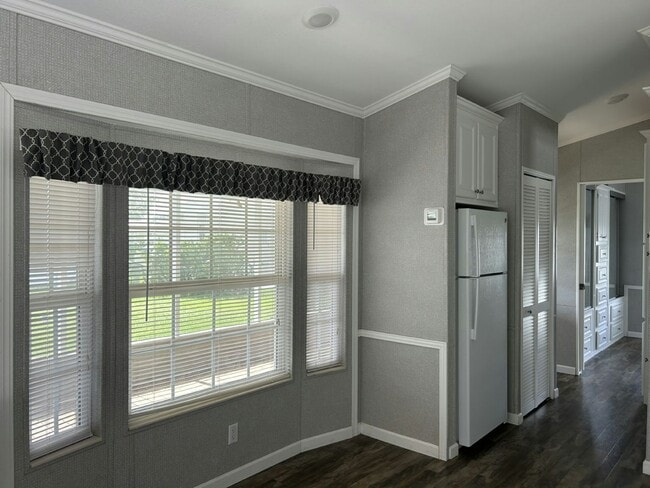 Building Photo - 6941 MacDonald Ct