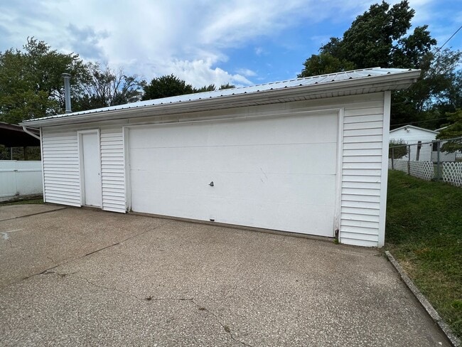 Building Photo - 3 Bedroom Home For Rent Now!