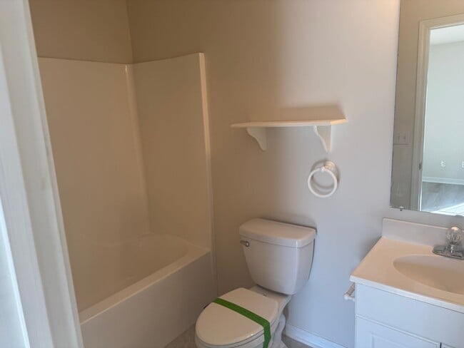 Building Photo - Updated Townhouse In Hunter Hills