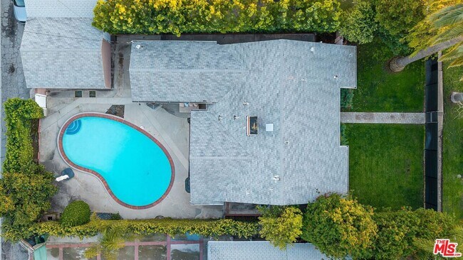 Building Photo - 5208 Woodman Ave