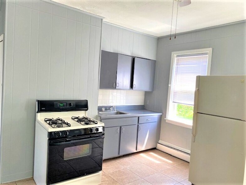 Building Photo - 74 Veazie St