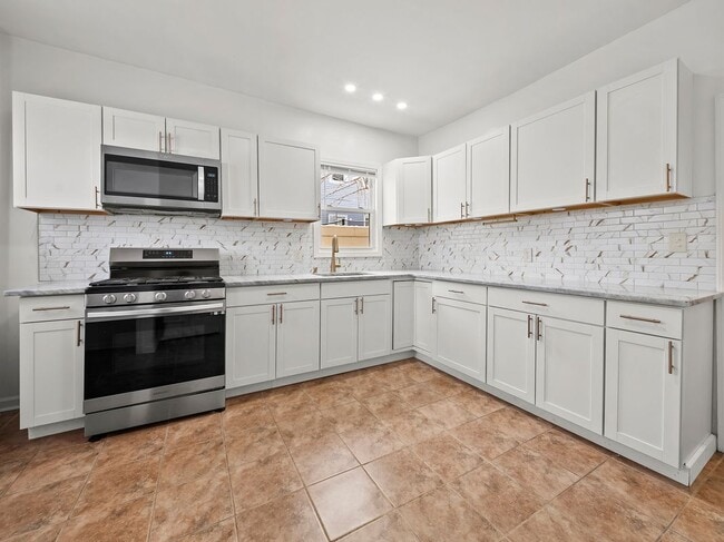 Building Photo - 163-165 Montgomery St