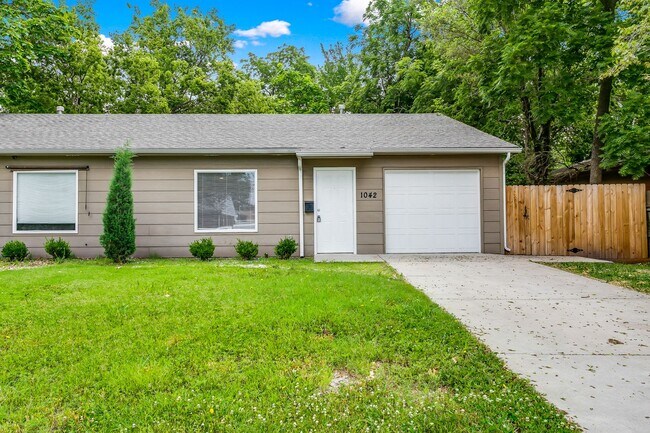 Primary Photo - Spacious Duplex Near St. Joe
