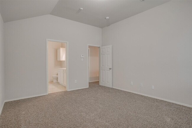 Building Photo - 6000 Stirrup Iron Dr