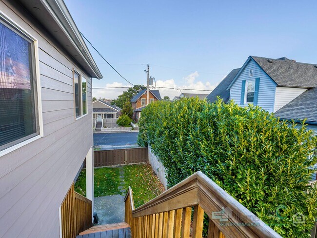 Building Photo - 849 1st Ave