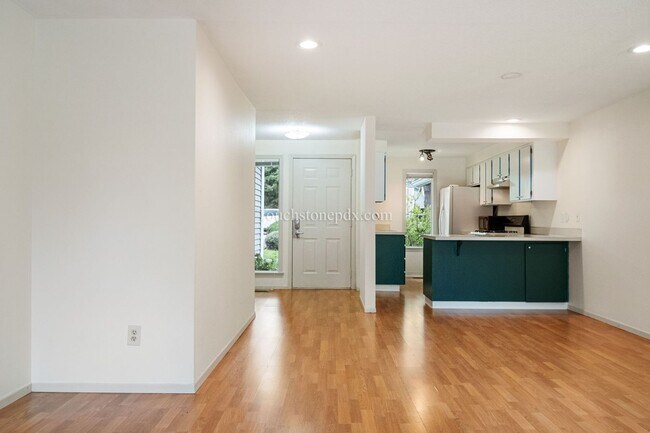 Building Photo - Move in by June 15 and get 2 weeks FREE! Charming Beaverton Home with Fireplace, Deck, and Attach...