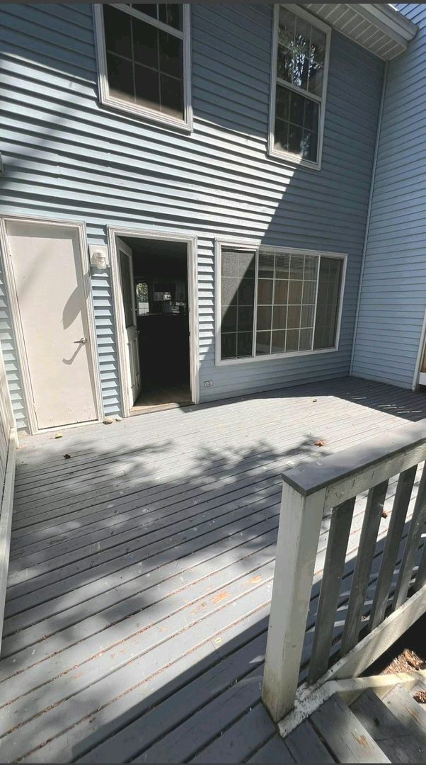 Building Photo - Kirkland 2 Bedroom 2.5 Bath Springbrook Co...