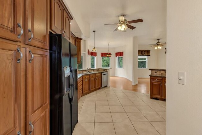 Building Photo - Beautiful & Spacious 4Bd 3.5Bath Home w/An Occupied Mother in Law Suite on Lower Level