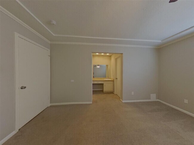 Building Photo - 5511 Fairview Forest Dr