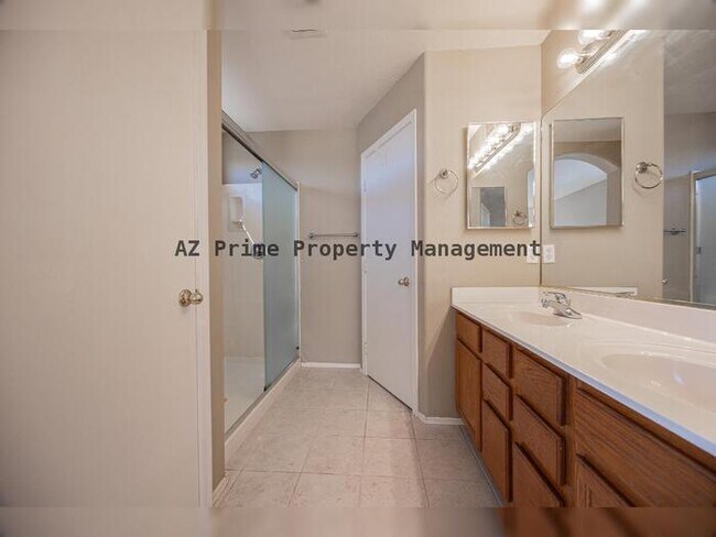 Building Photo - 12859 W Cambridge Ave