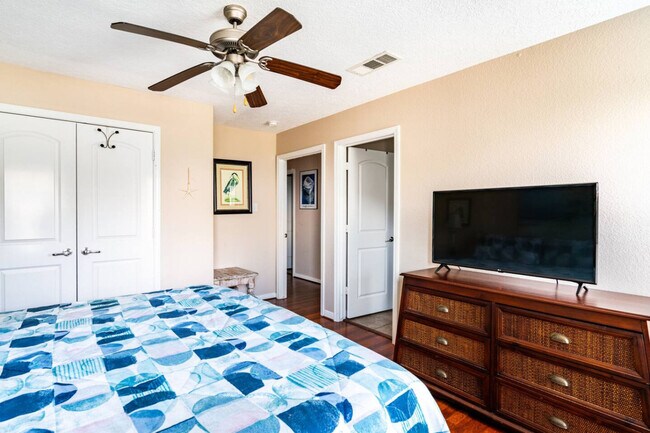 Building Photo - 820 Sandollar